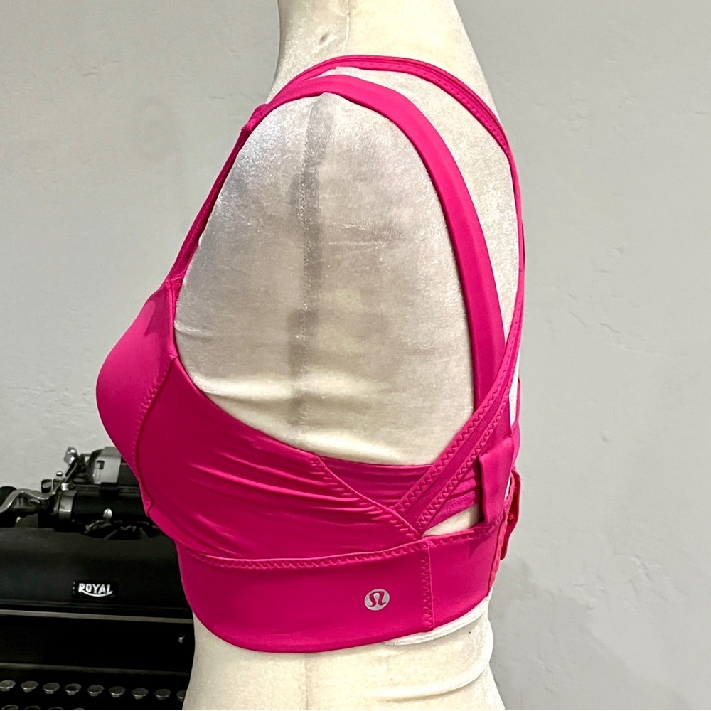 Lululemon Pink Criss-Cross Back Sports Bra - Size 4 - Picture 4 of 8